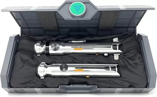 Ang pinakamahusay na mga laruan ng lightsaber para sa mga duels at cosplay noong 2025