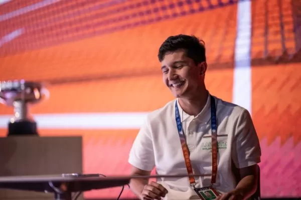 Samuel Sanin Ortiz celebra su victoria en Roland Garros eSeries