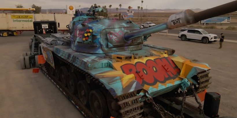 World of Tanks Blitz pumunta sa IRL na may napakalaking graffitied tank sa isang promotional journey