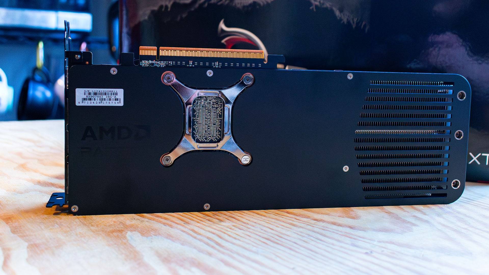 AMD Radeon RX 9070 XT Fotoğraf 4